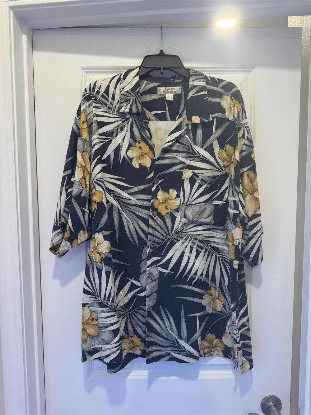 Tommy Bahama Black Floral & Palm Short-Sleeve Button-Up